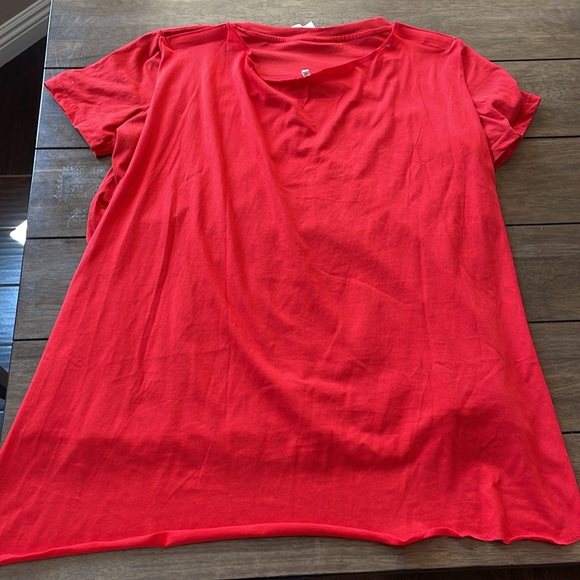 Wonder Woman T-Shirt with Velcro Cape, Used and Washed Once, Size XL - Picture 4 of 8